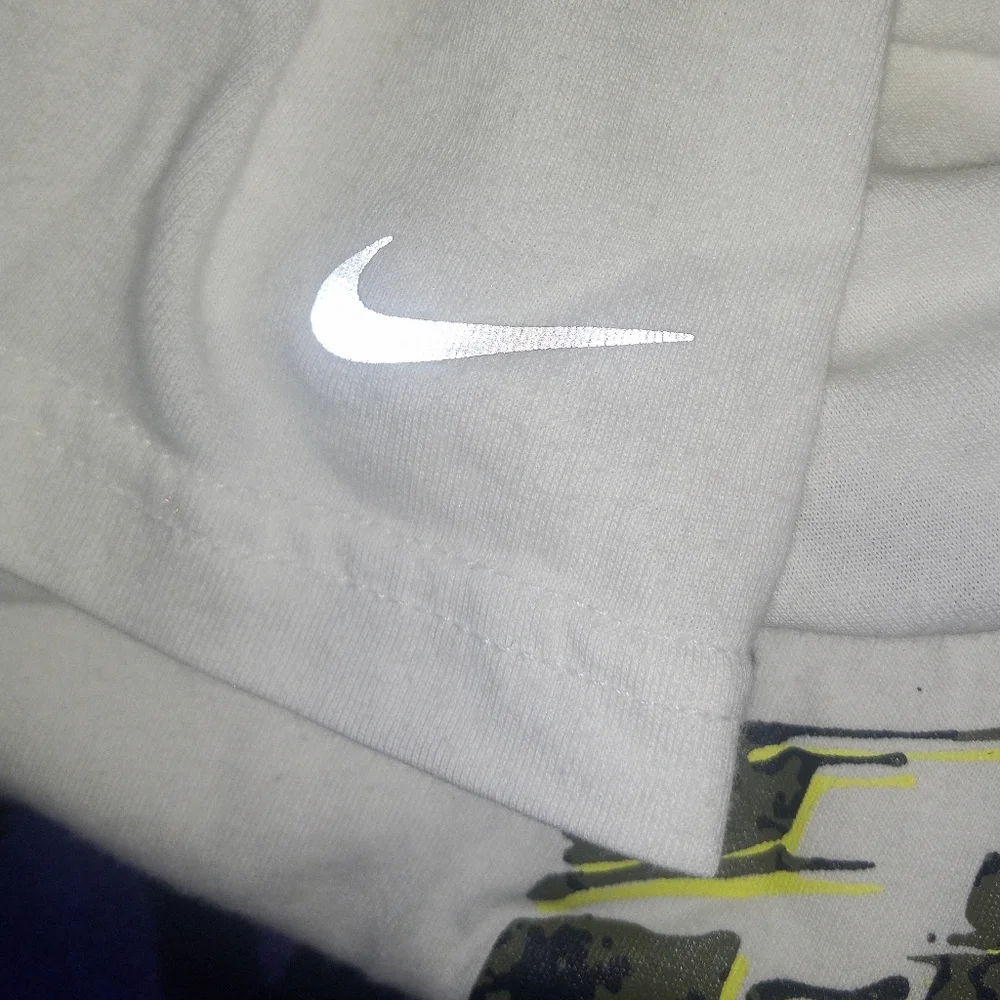 LAST CHANCE SALE ONLY $8Boys Nike Dri Fit "Run To Live" Short  Sleeve Tee Med - Picture 6 of 6